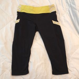 Black Lulu lemon crop leggings